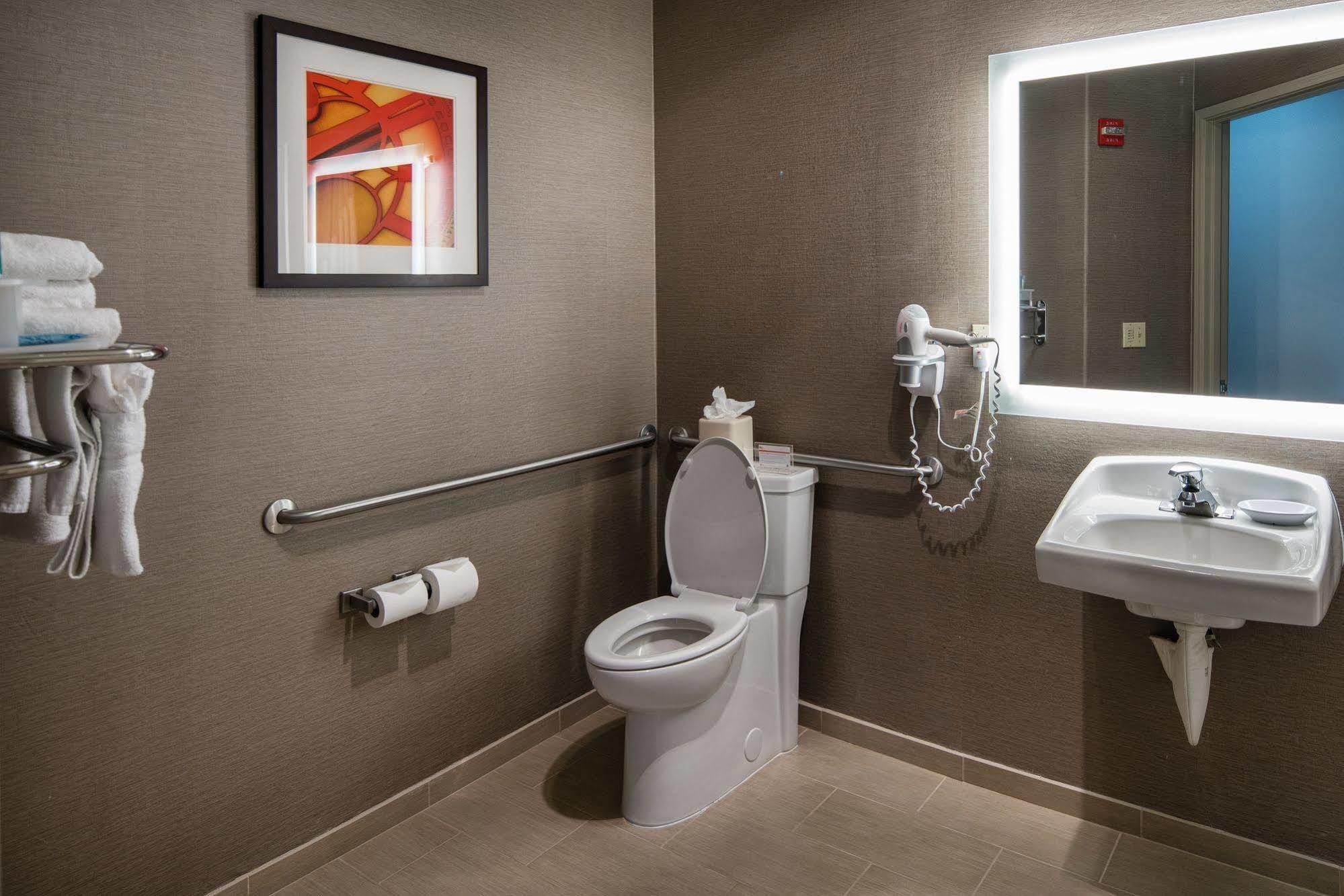 Hotel Express & By Ihg